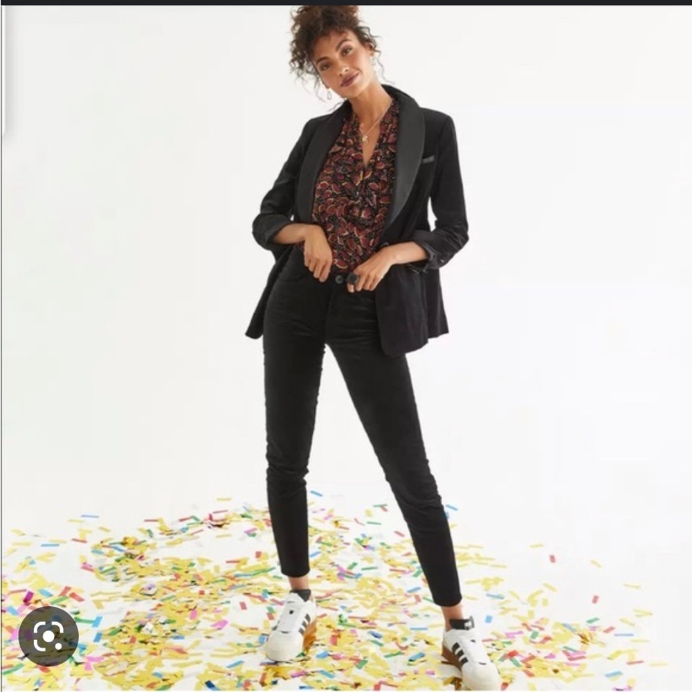 🌸 CAbi Size 8 4073 Gala Velvet Jeans Black High Rise